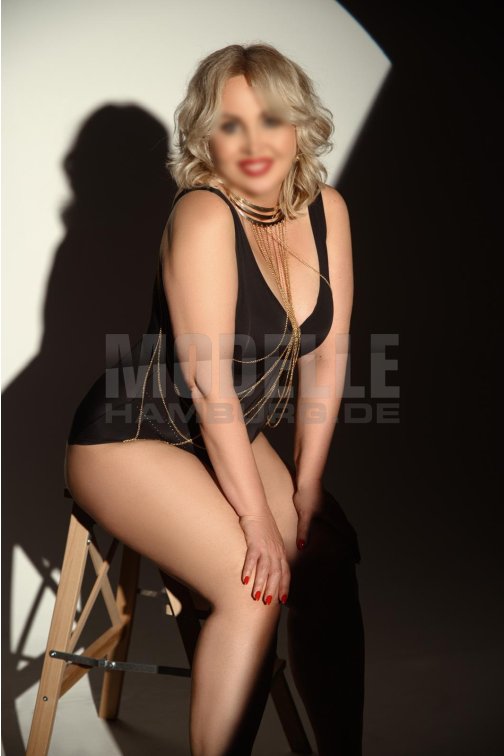 Lona, 42, 170cm, 70kg, 80 C