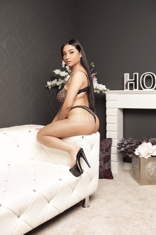 Karina Nur heute, 23, 158cm, 50kg, 75 D