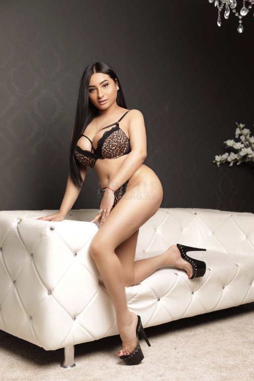 Karina Nur heute, 23, 158cm, 50kg, 75 D