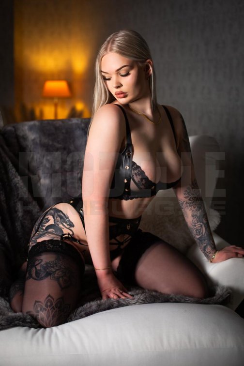 Laura, 21, 174cm, 70kg, 75 D