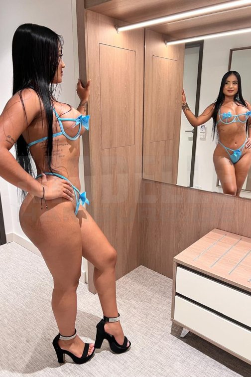 Kelly, 23, 165cm, 67kg, 75 C