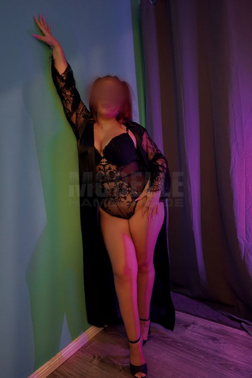 Carmina, 22, 165cm, 70kg, 90 B