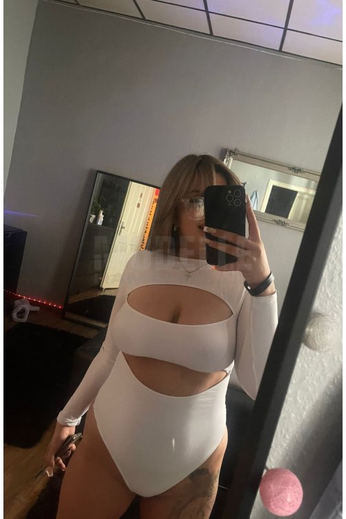 Elli, 23, 170cm, 65kg, 85 D